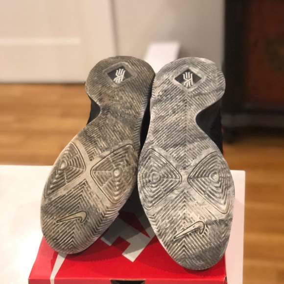 Kyrie 3 BHM Black history month - size 11 - Picture 2 of 6