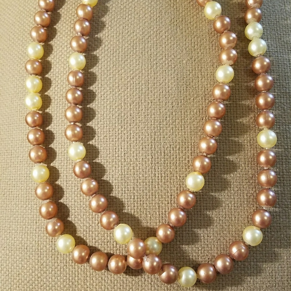 Classy Faux Pearls Necklace