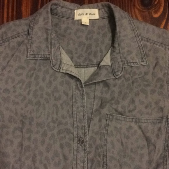 Cloth and stone leopard print button down blouse - Picture 2 of 6