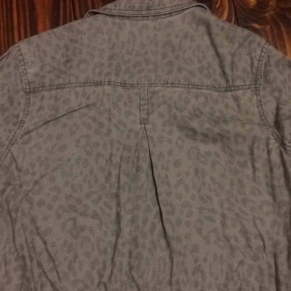 Cloth and stone leopard print button down blouse - Picture 4 of 6