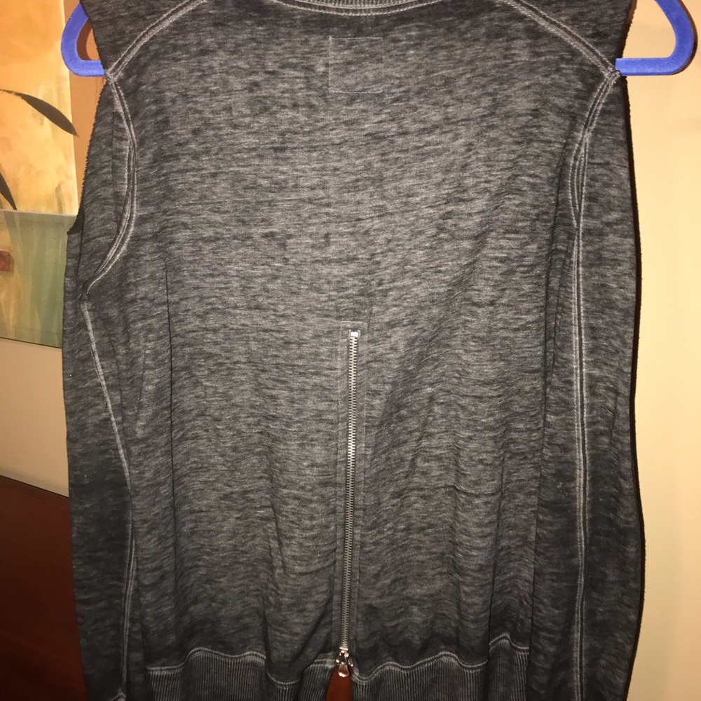 Buckle top