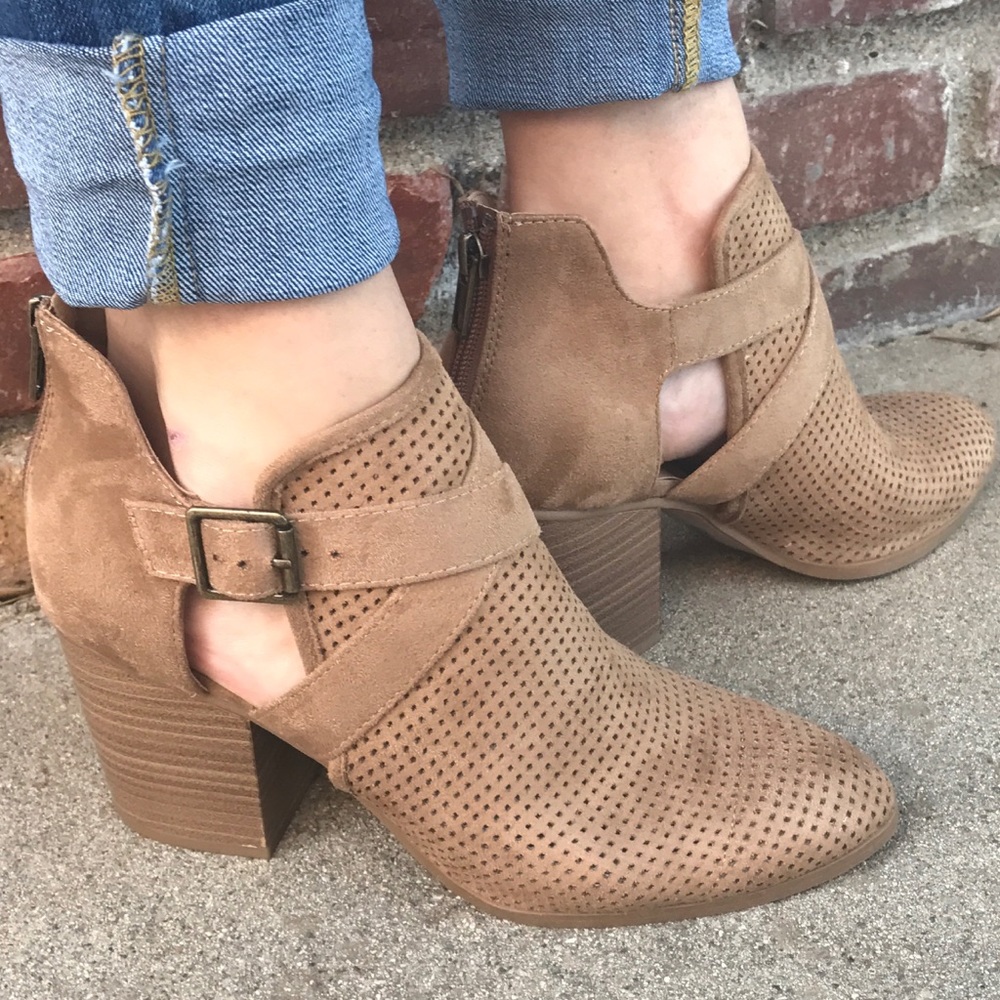 LAST 1️⃣ Ankle Strap Block Heel Bootie - Picture 4 of 5