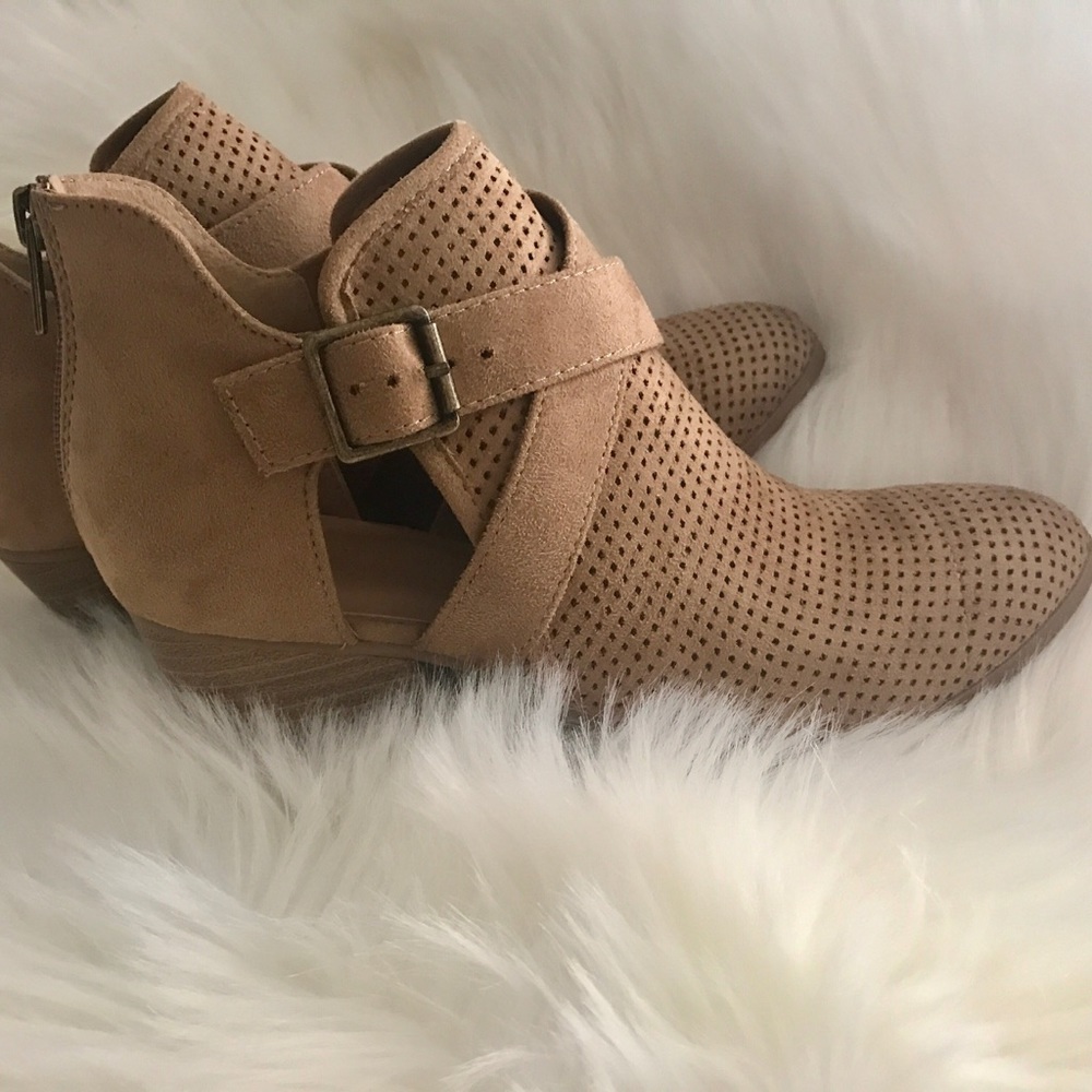 LAST 1️⃣ Ankle Strap Block Heel Bootie - Picture 5 of 5
