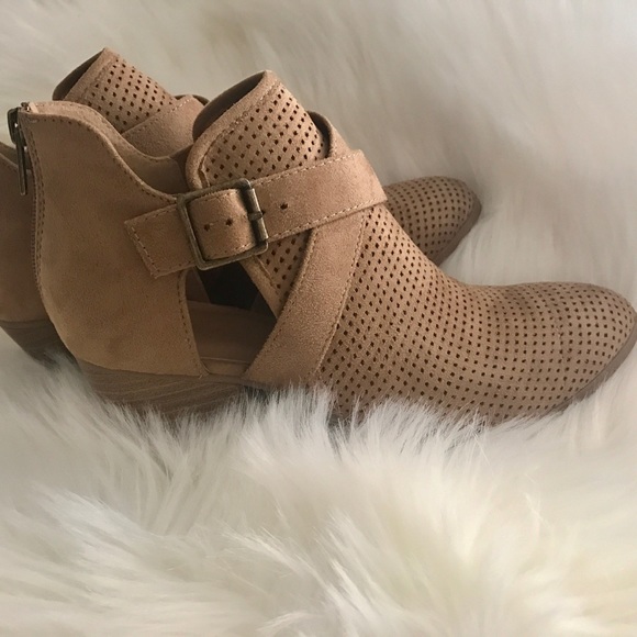 LAST 1️⃣ Ankle Strap Block Heel Bootie - Picture 5 of 5