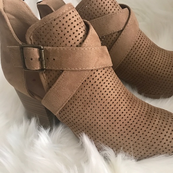 LAST 1️⃣ Ankle Strap Block Heel Bootie - Picture 3 of 5