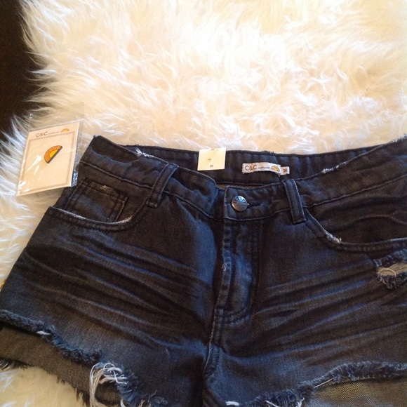 Clearance!mC&C cA hi lo distressed cutoffs💕 - Picture 6 of 6