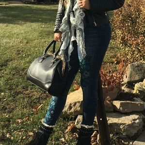 LEGGINGS BUY1 GET 1 FREE.