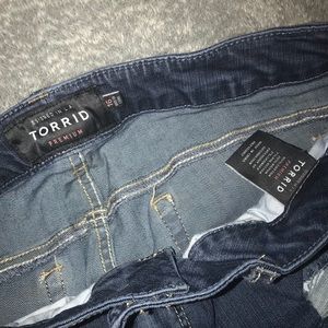 TORRID SIZE 16 crops
