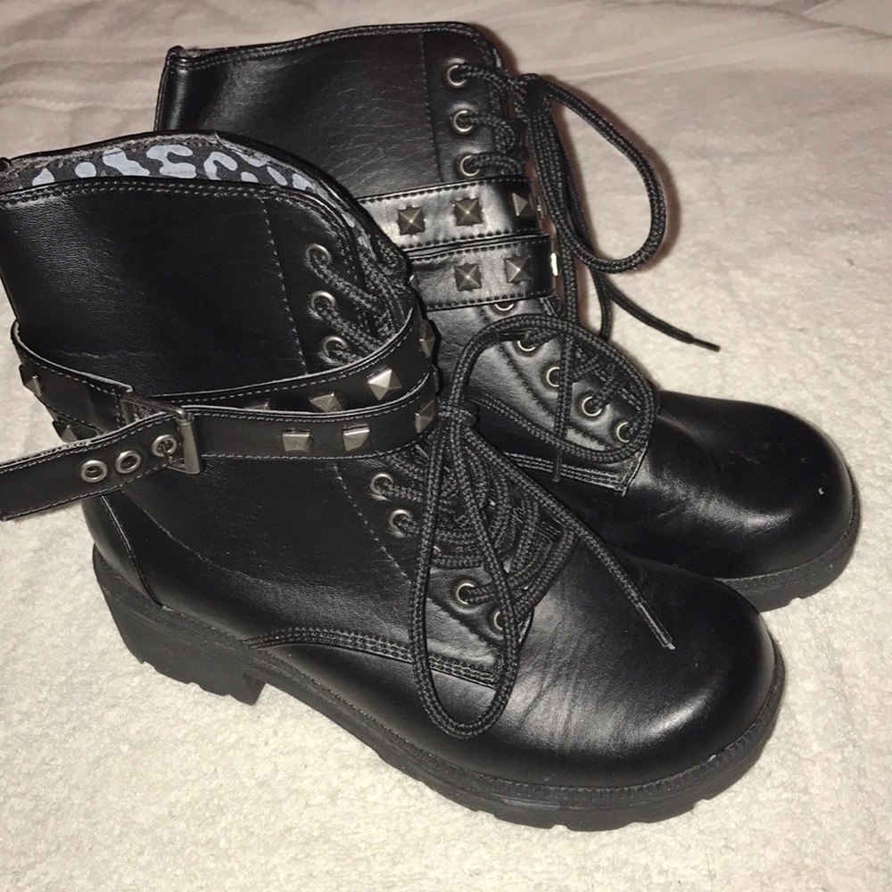 Combat boots