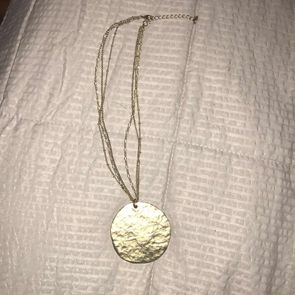 Circular pendant trio chain necklace.