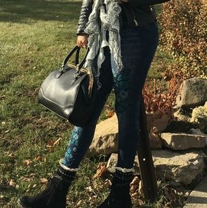 BUY 1 GET 1 FREE LEGGINGS