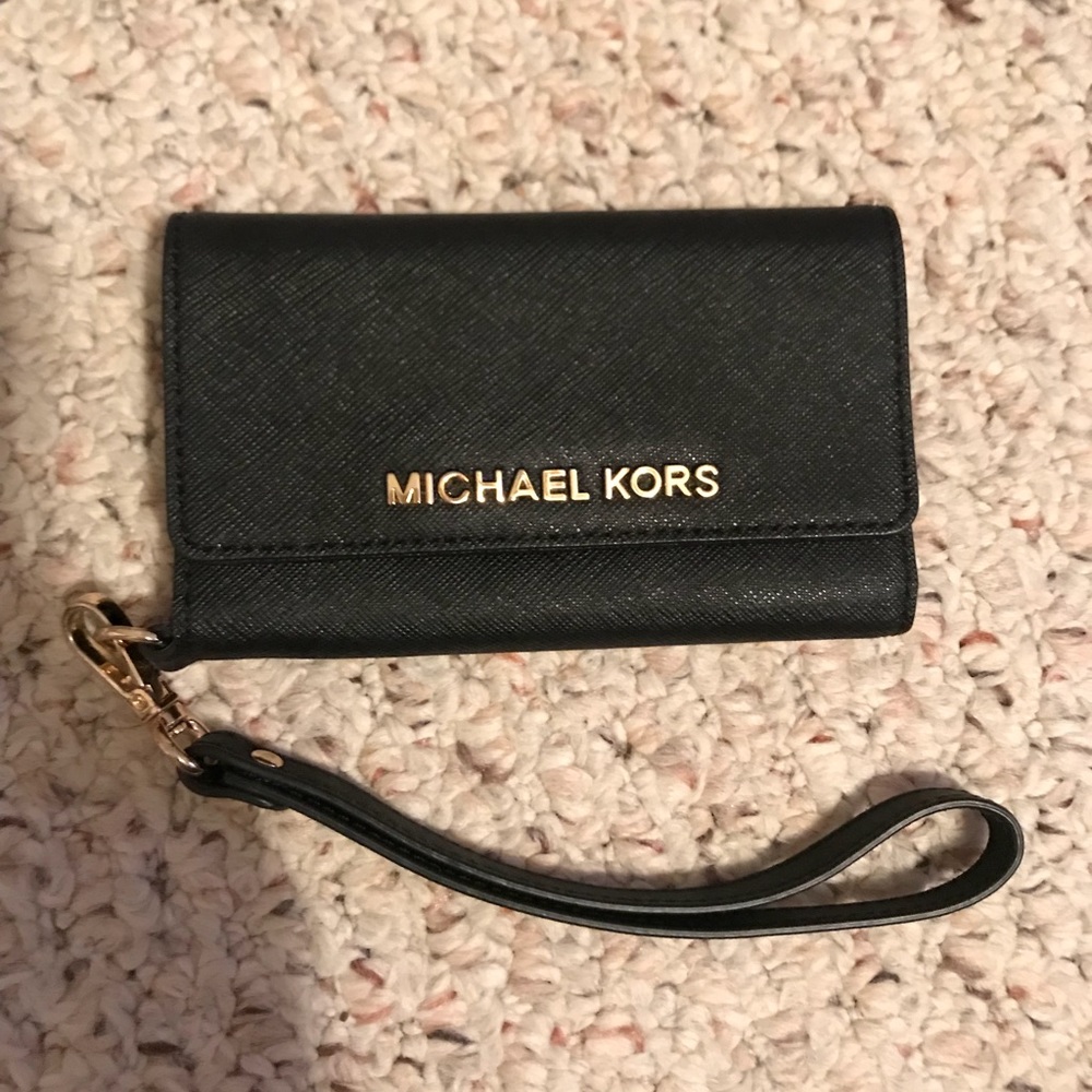 Michale Kors Tech Wristlet