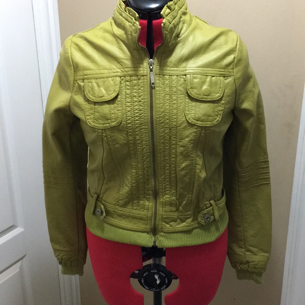 Cute vintage genuine leather jacket!