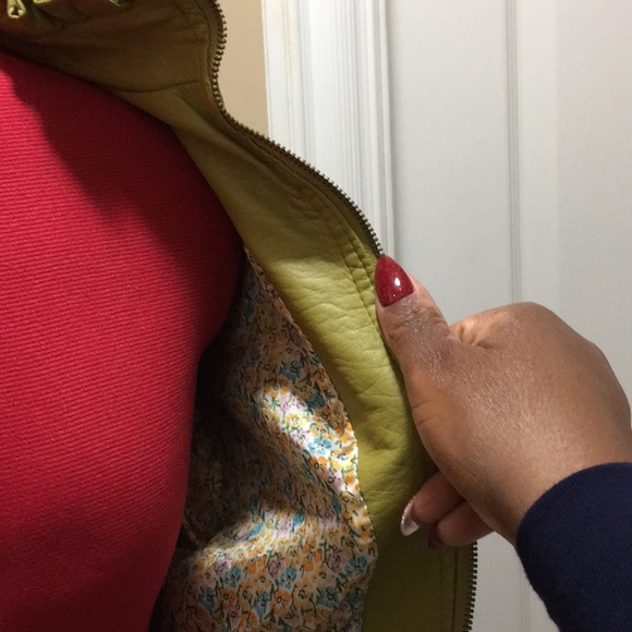 Cute vintage genuine leather jacket! - Picture 2 of 3