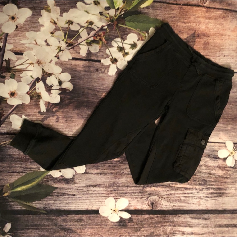Boy’s Cat & Jack (Size 10) black cargo pants