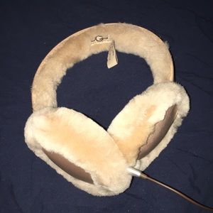 Ugg earmuff earphones