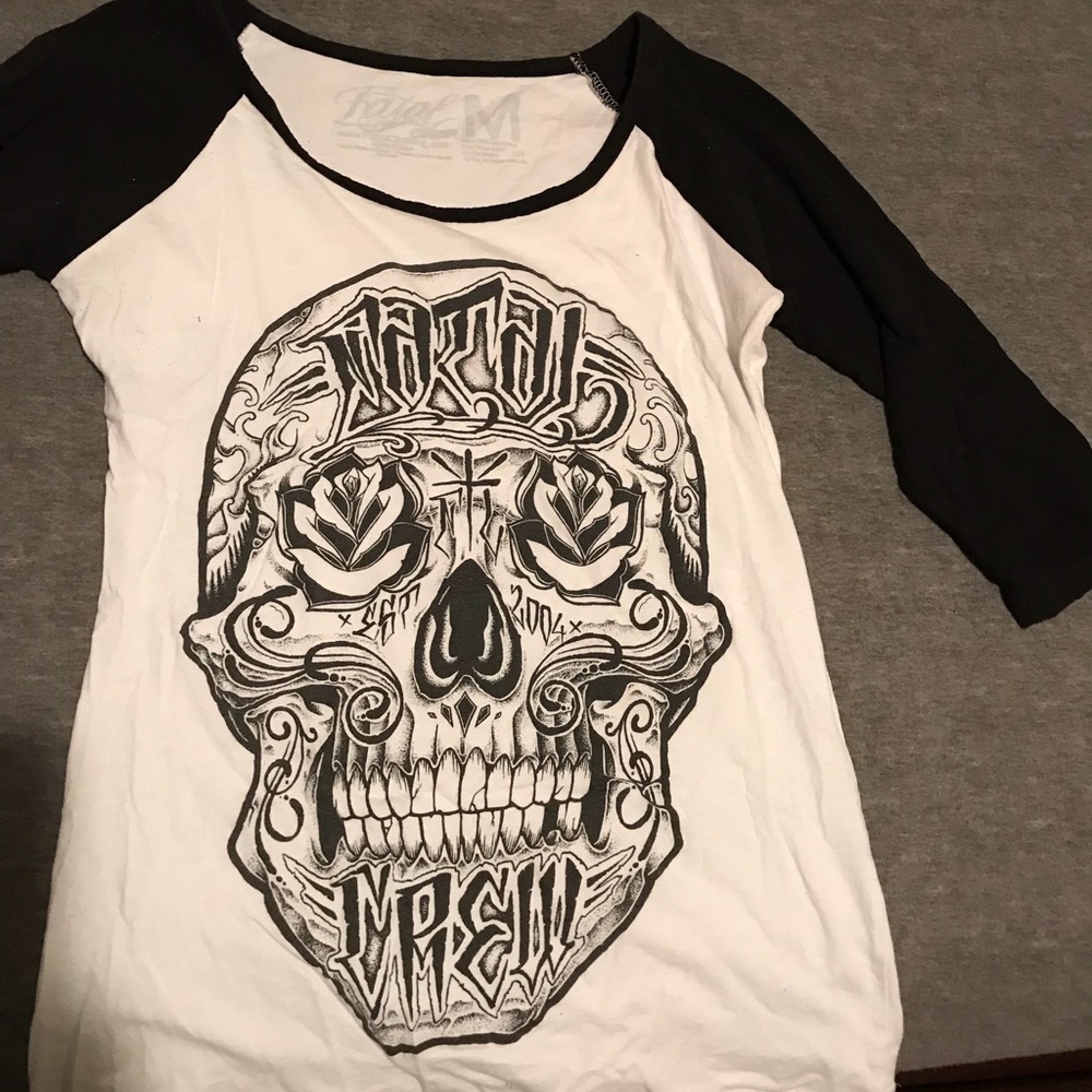 Size medium, fatal crew half sleeve length.