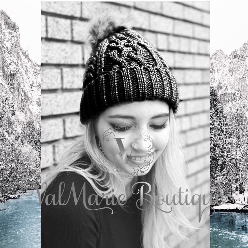 LAST 1- Black cable knit beanie - Picture 2 of 2