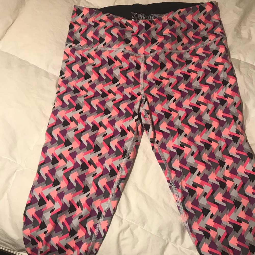 EUC Victoria Secret sport crop LAST chance!