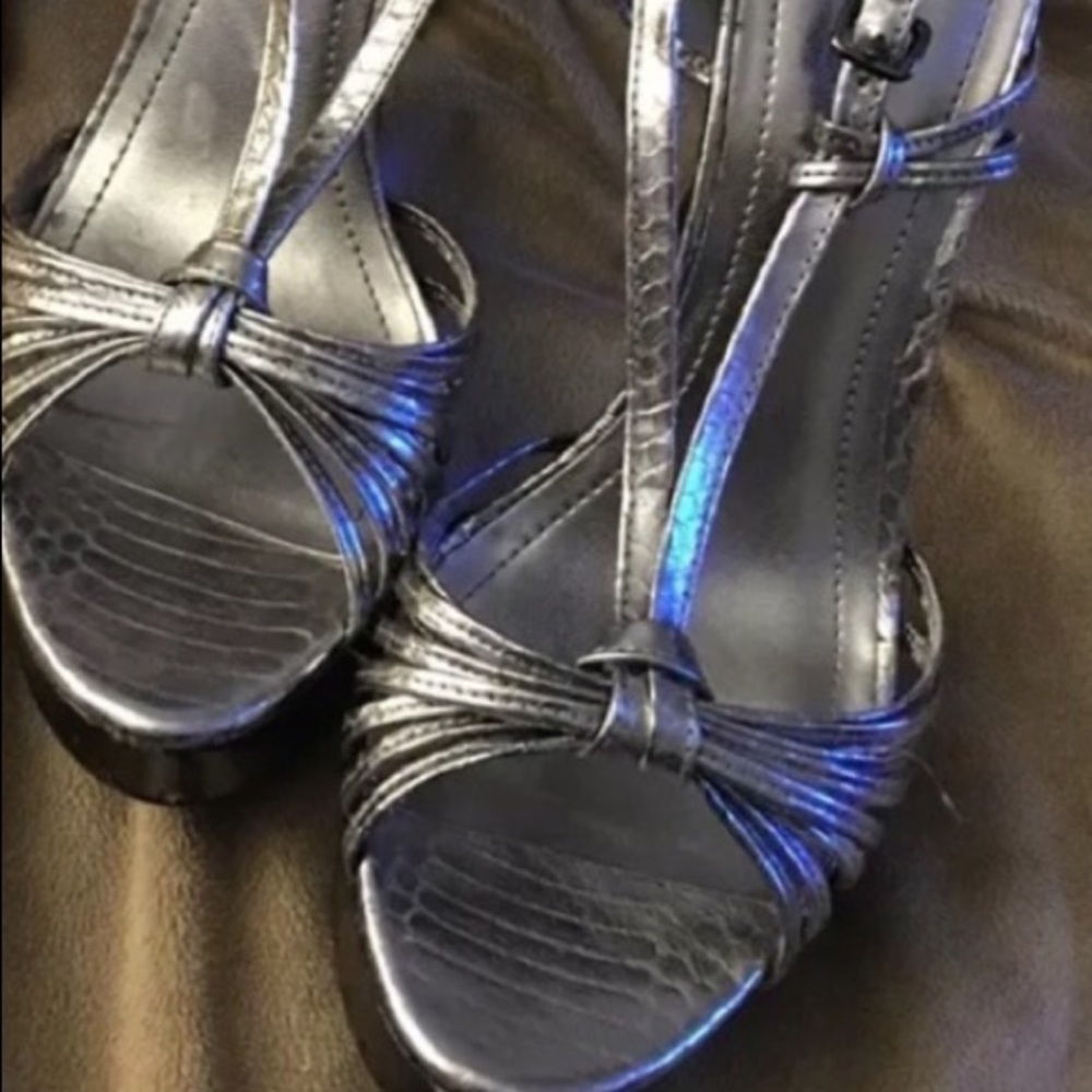 Bcbg metallic platform heel