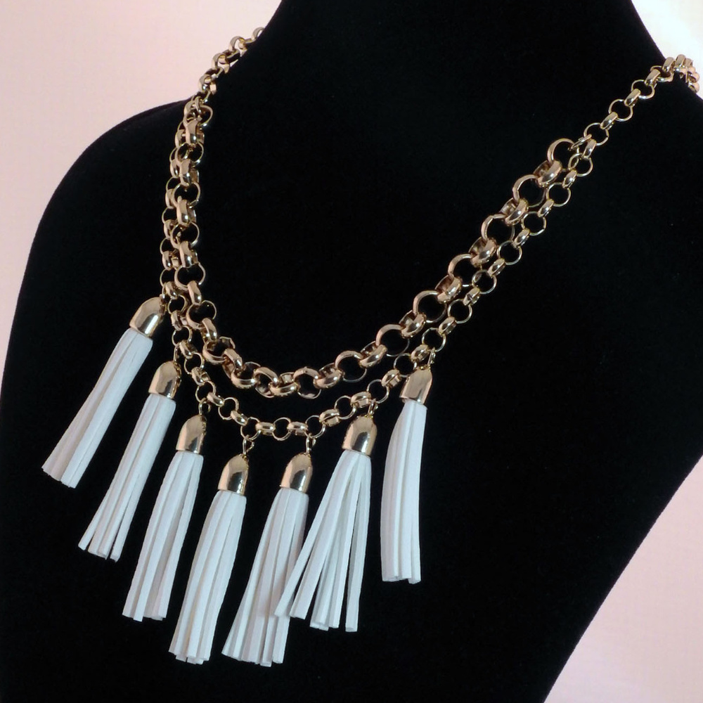 NWT Gold chain W 7 white handing tassels LTDN22 - Picture 5 of 6