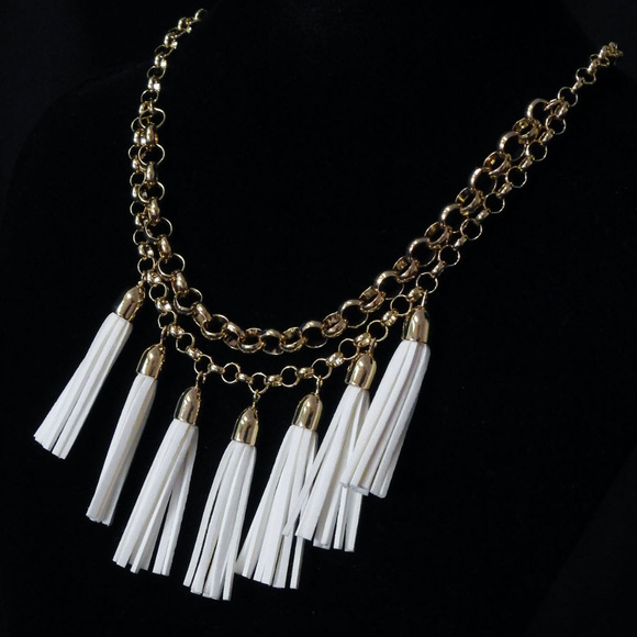 NWT Gold chain W 7 white handing tassels LTDN22 - Picture 2 of 6