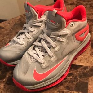 Nike Lebron Xi 11 Max Low. Grey and Pink