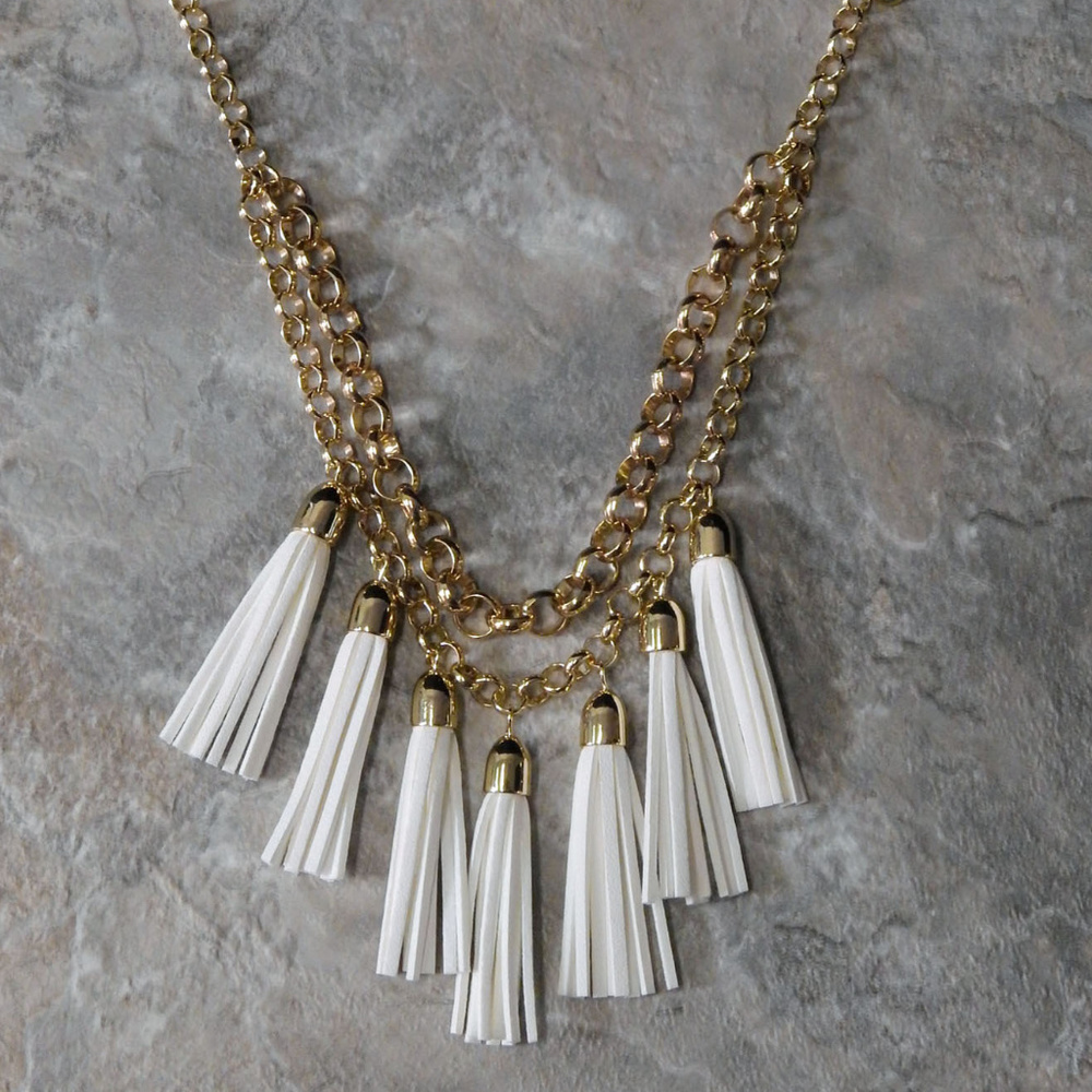 NWOT Gold chain W 7 white handing tassels LTDN22nc - Picture 1 of 6
