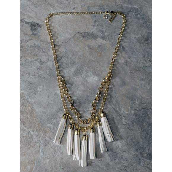 NWOT Gold chain W 7 white handing tassels LTDN22nc - Picture 3 of 6