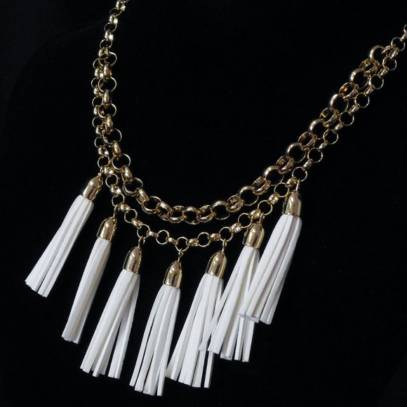 NWOT Gold chain W 7 white handing tassels LTDN22nc - Picture 5 of 6