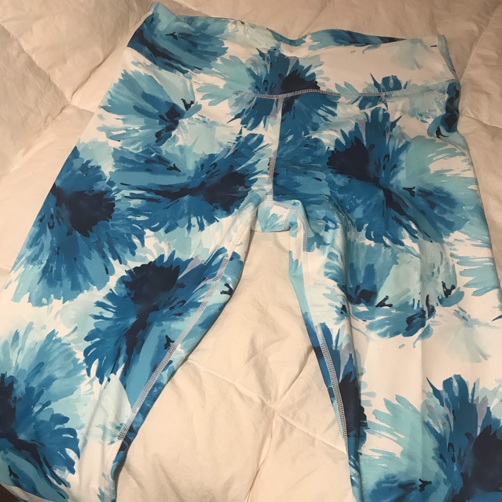 EUC Fabletics medium crop LAST chance!