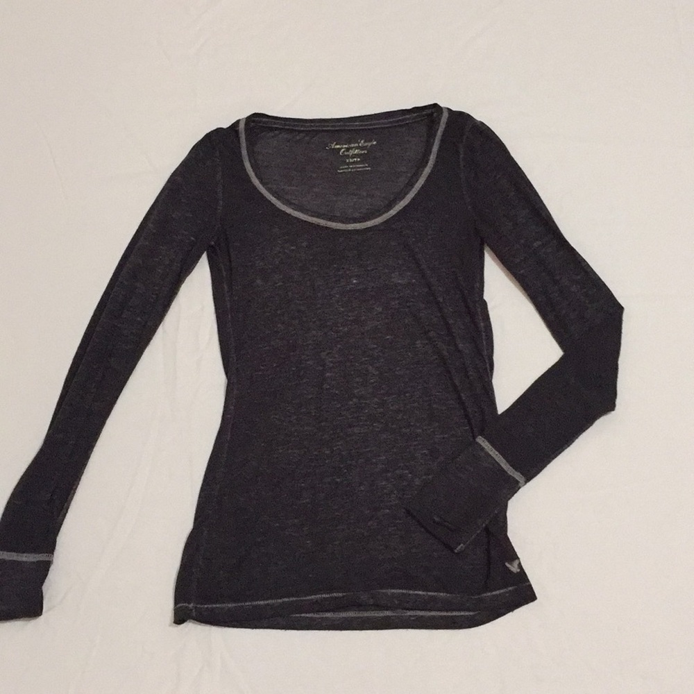 Heahtered black long sleeve tee shirt