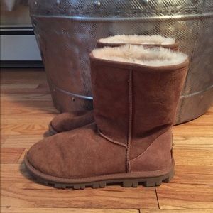 ugg 5835