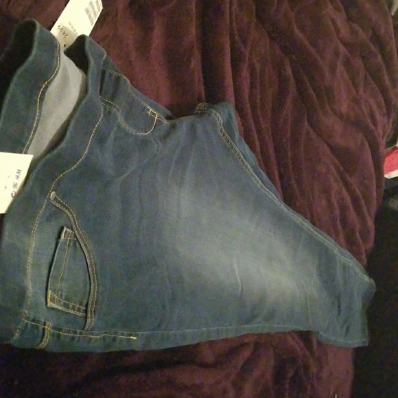 Skinny Leg Jeggings - Picture 3 of 3