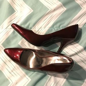 Shiny red pumps