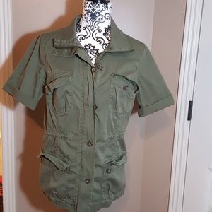 Army green short-sleeve jacket