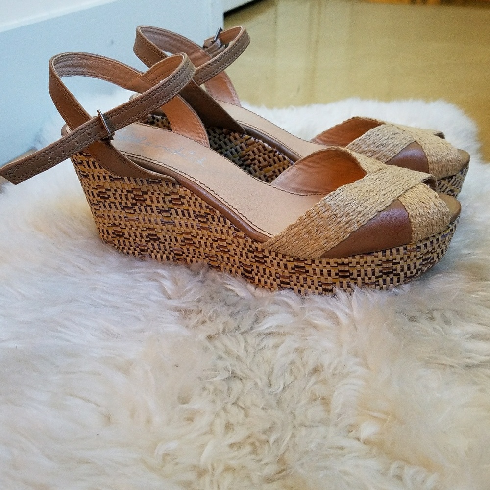 Splendid Straw Accent Open Toe Wedges, 10 - Picture 2 of 8