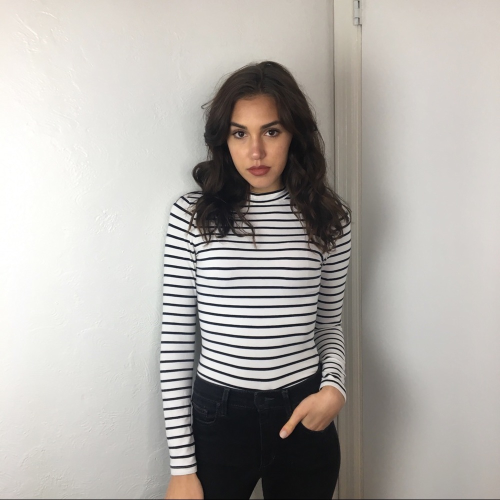 ⬇️ Stripped shirt