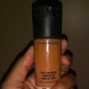 MAC pro longwear foundation in NW43