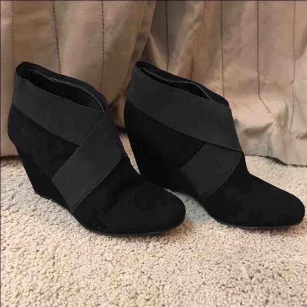Bcbg genuine suede wedge ankle boots size 6.5 NEW