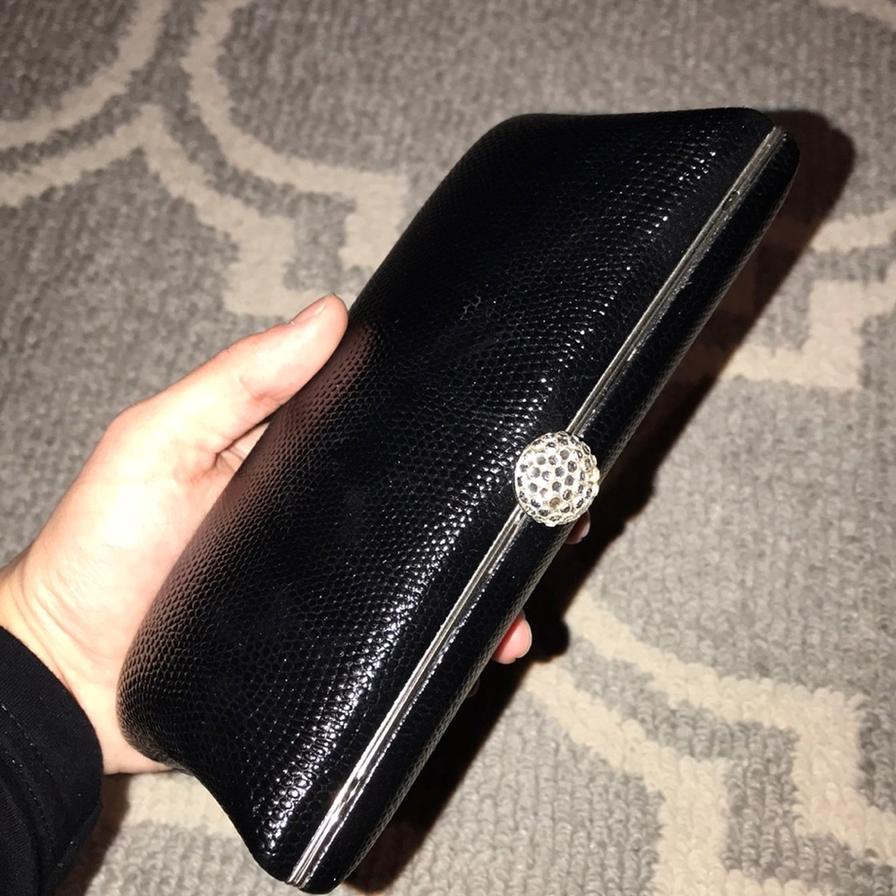 Black clutch
