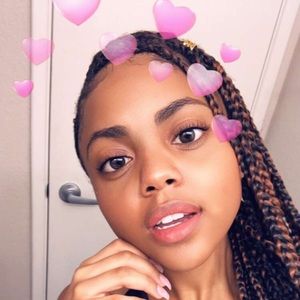 Meet your Posher, Alexandrea