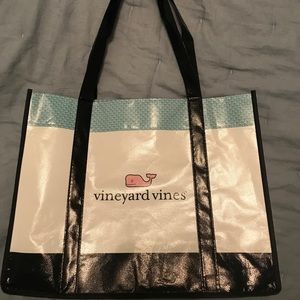 Vineyard Vines Tote 🐳🛍