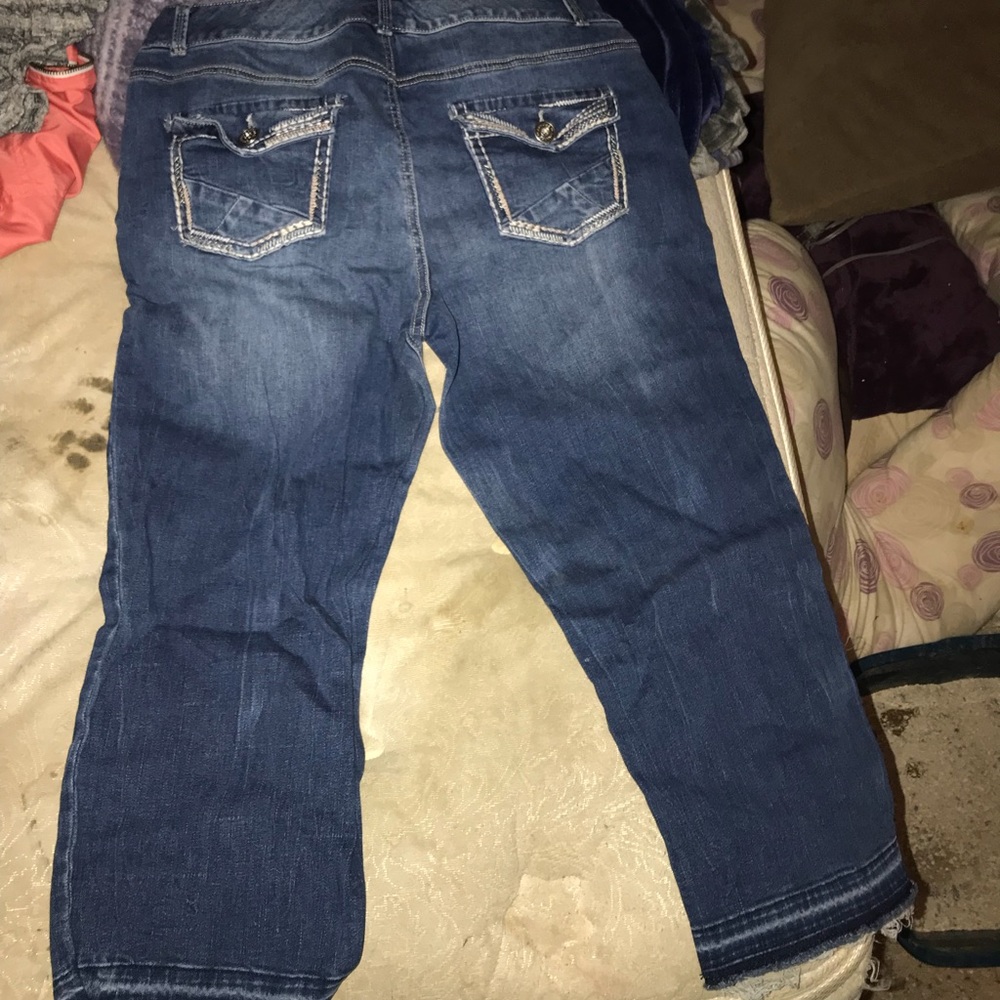 Jean capris - Picture 2 of 3