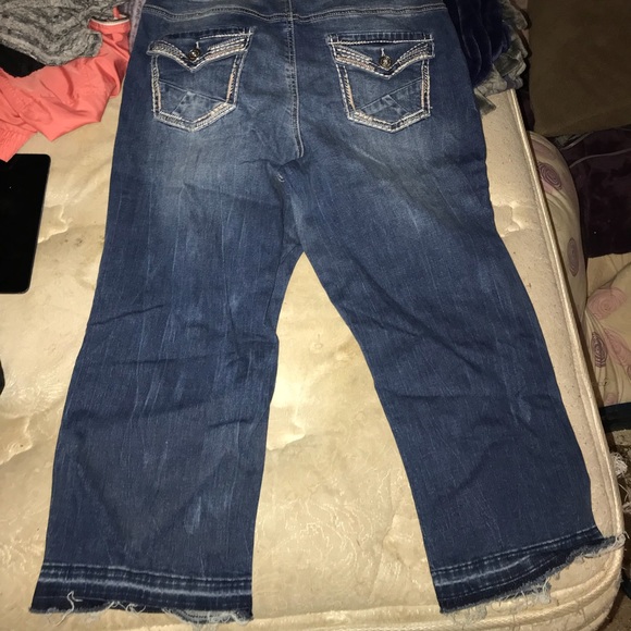 Jean capris - Picture 3 of 3