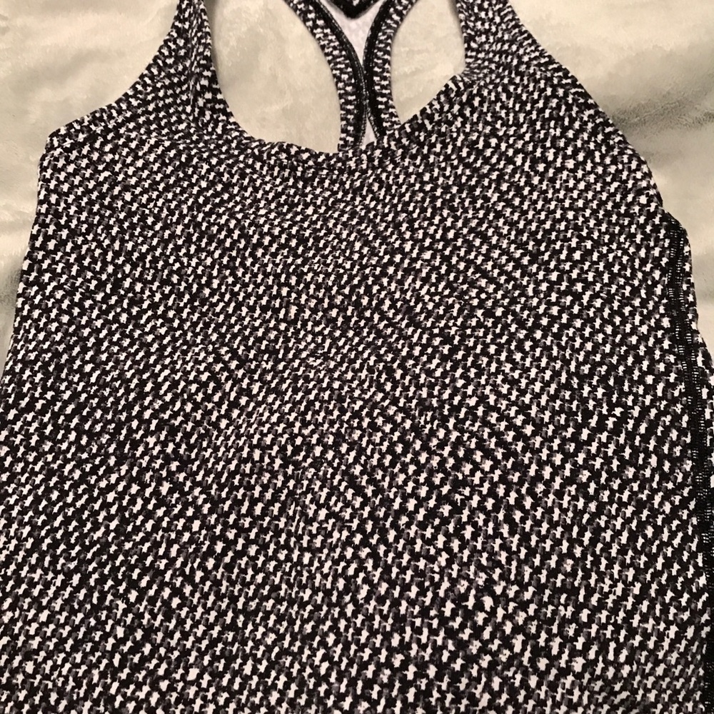 EUC Lululemon sz 4 CRB II tank in scatter star