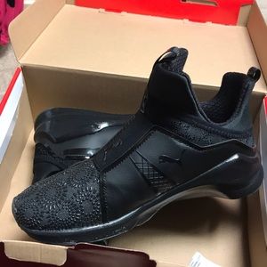 PUMA- black dark shadow