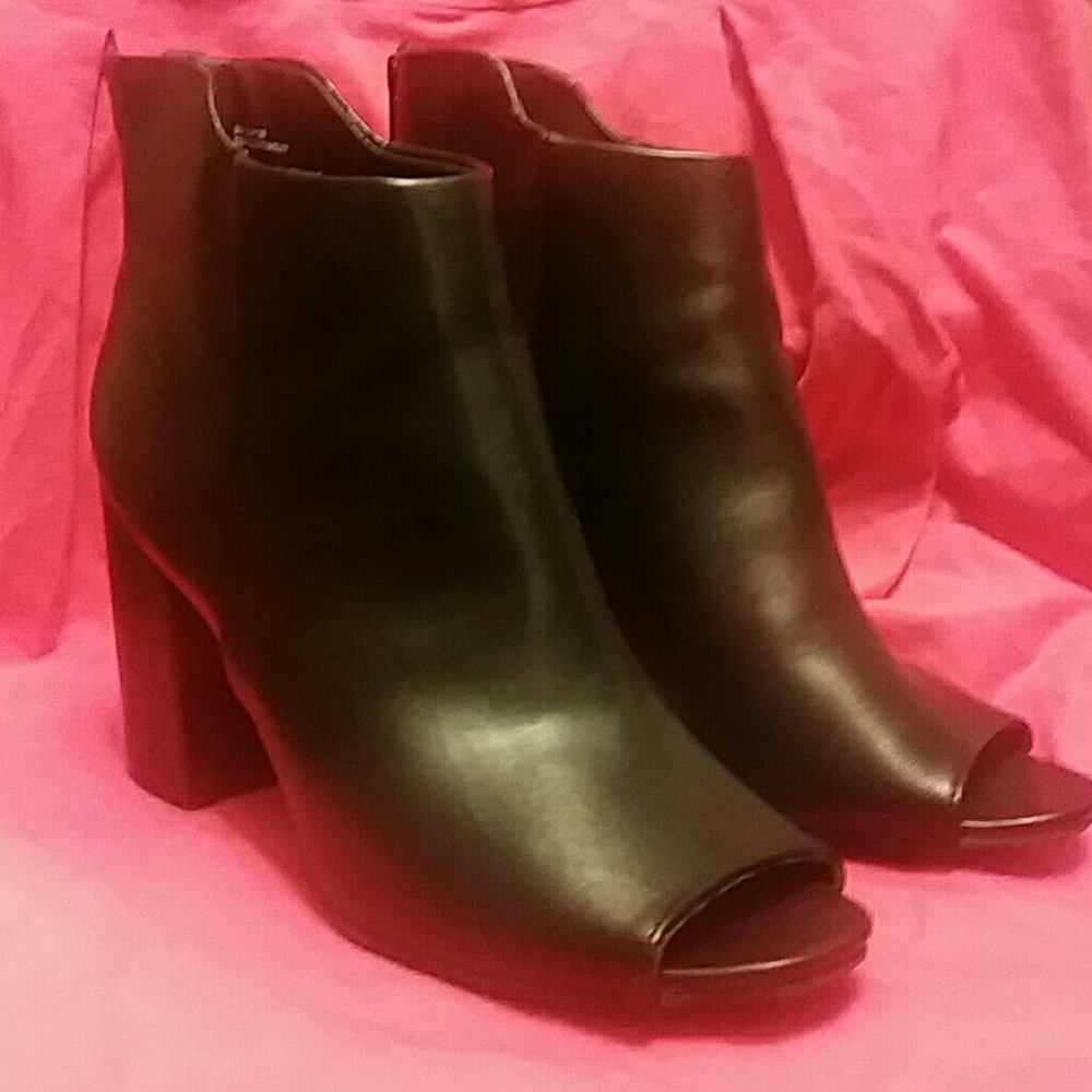 Size 10 black peep toe bootie
