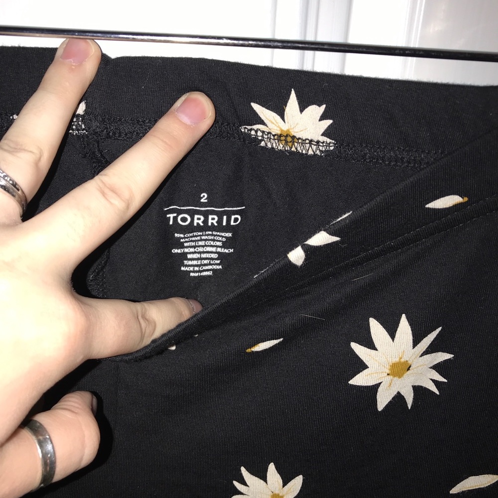 Torrid daisy leggings