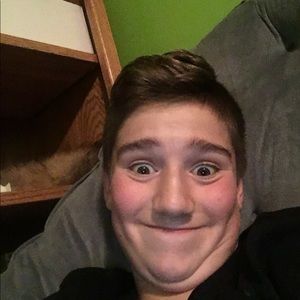 Meet your Posher, Levi